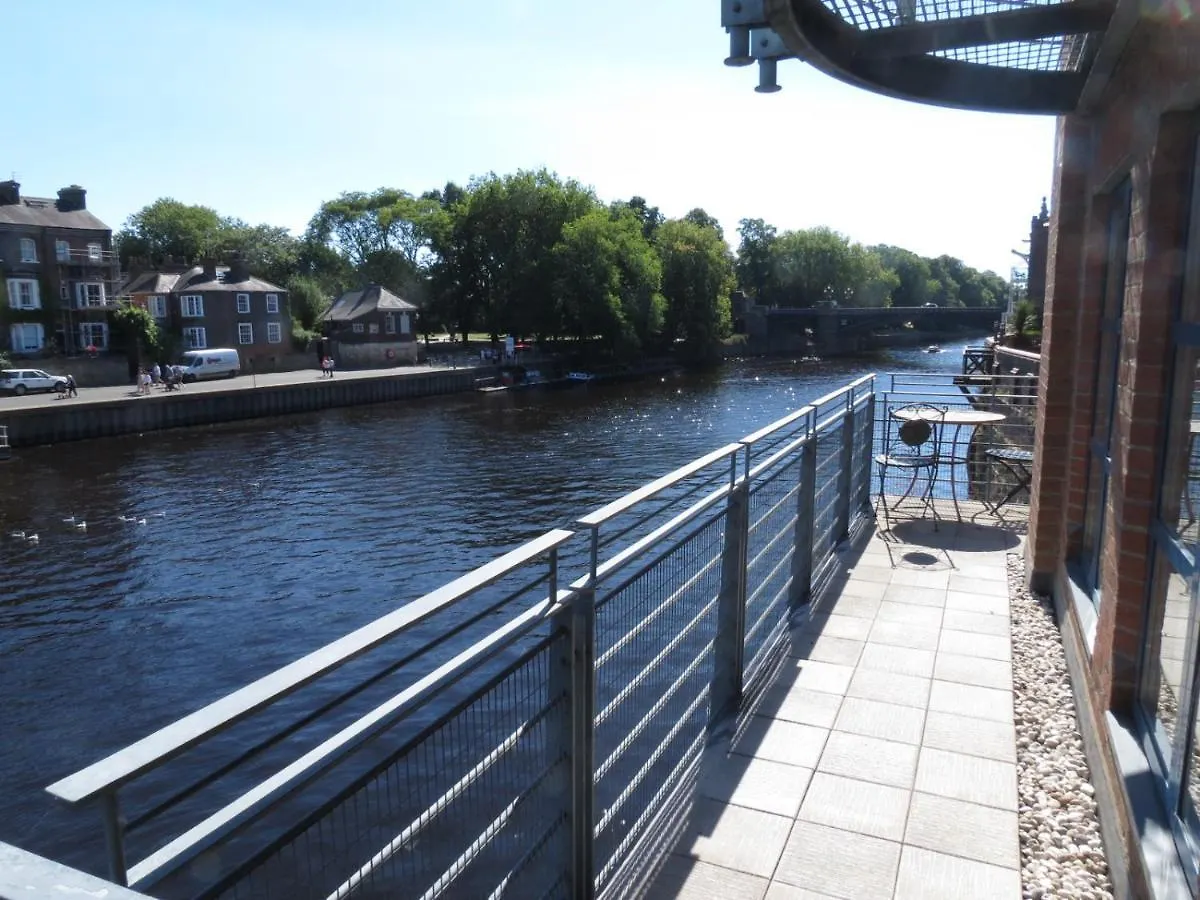 別荘 3 Emperors Wharf With Stunning River Views ヨーク
