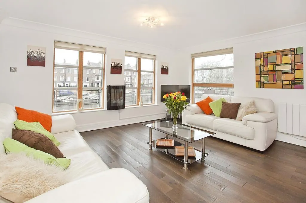 3 Emperors Wharf With Stunning River Views 요크